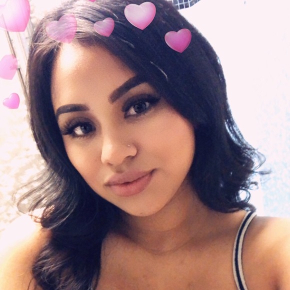 Profile Picture of April Marquez (@aprillovee27) on Poshmark