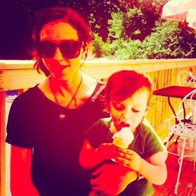 Profile Picture of Kim (@CarronHayes) on Twitter