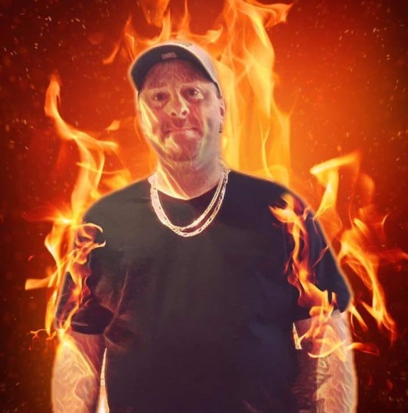 Profile Picture of Dean Leonard (@dean_leonard) on Poshmark