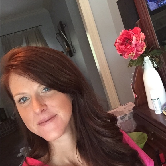 Profile Picture of Evie Roberts (@evie1976) on Poshmark