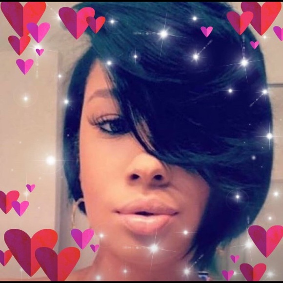 Profile Picture of Tanya Sallette (@sallt72) on Poshmark