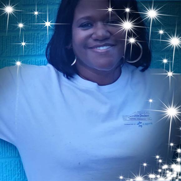 Profile Picture of Mary Pettis (@marypettis) on Poshmark