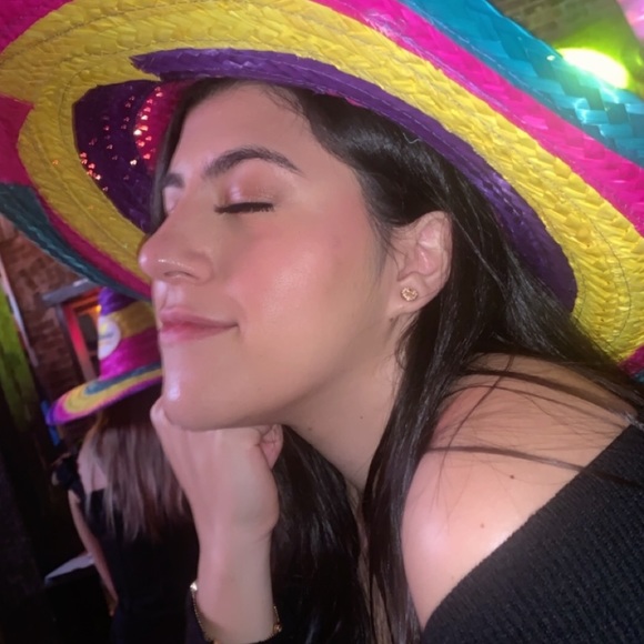 Profile Picture of Tia Sahyoun (@tiasahyoun) on Poshmark