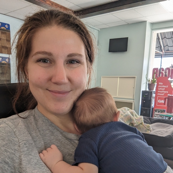 Profile Picture of Elizabeth Haupt (@newbilicious) on Poshmark