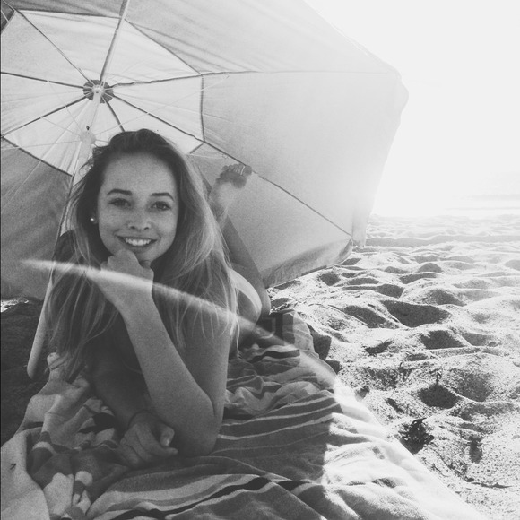 Profile Picture of Hannah Mednick (@hannahmednick) on Poshmark