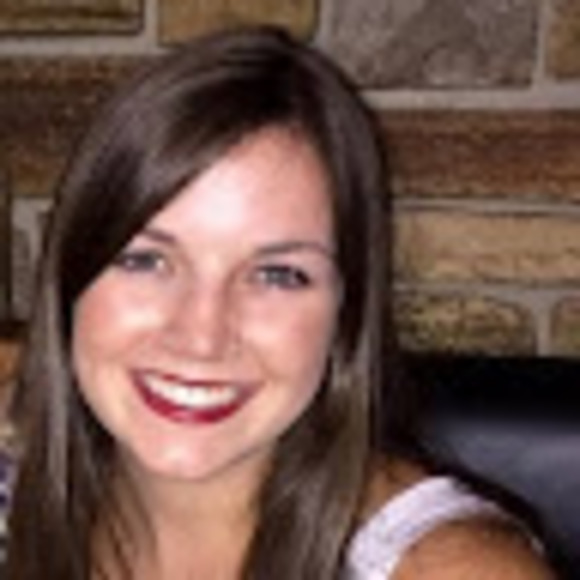 Profile Picture of Lindsay Kabrick (@lkabrick) on Poshmark