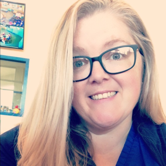Profile Picture of Candace Holland (@esmom80) on Poshmark