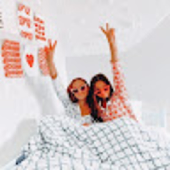 Profile Picture of Isabel Poulin (@isabelpoulin) on Poshmark