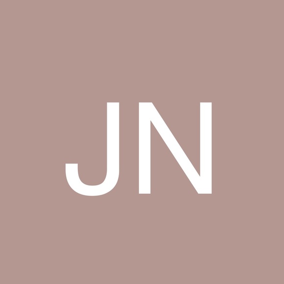 Profile Picture of Janet Nicholas (@roxy0828) on Poshmark