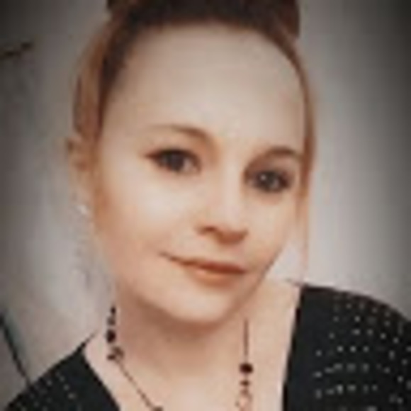 Profile Picture of Nancy Scudder (@hollywood11590) on Poshmark