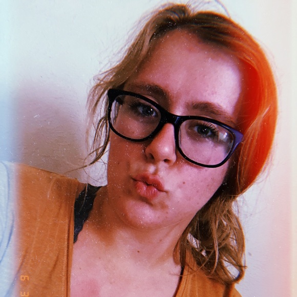 Profile Picture of Allison Gordon (@allyg102202) on Poshmark