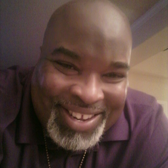 Profile Picture of Jonathan Sims (@jonsims4) on Poshmark