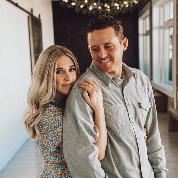 Profile Picture of Calli Linsley (@callilinsley) on Poshmark