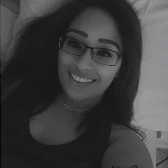 Profile Picture of Crystal Currington (@c_curringtonn) on Poshmark