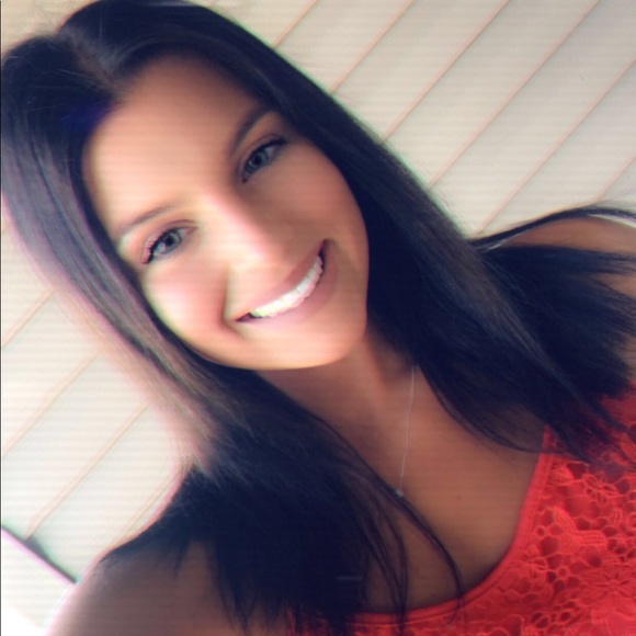 Profile Picture of Jenna Wilson (@jhenline5) on Poshmark