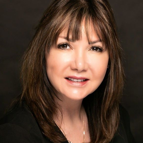 Profile Picture of Barbara Caderao (@barbcaderao) on Poshmark