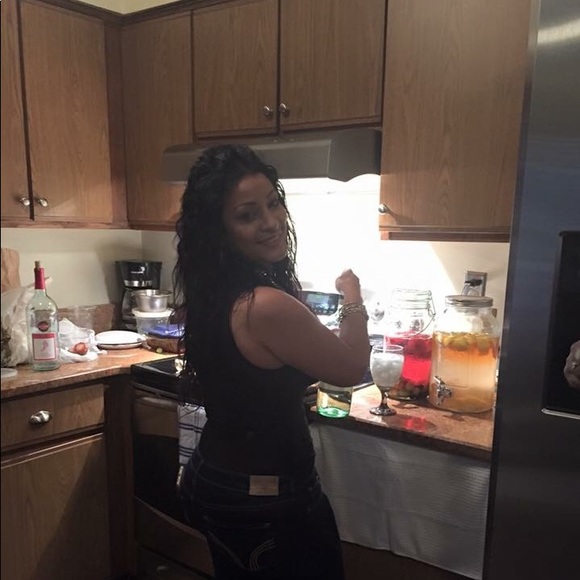 Profile Picture of Wanda Rodriguez (@rdroxyw) on Poshmark