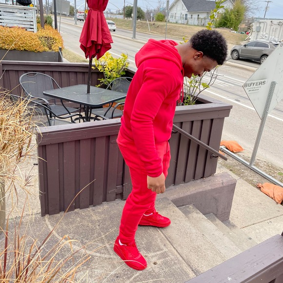 Profile Picture of Chris Bradley (@chrisbradley036) on Poshmark