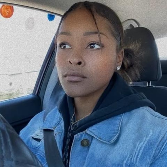Profile Picture of Taylor Curry (@tay_lakia) on Poshmark