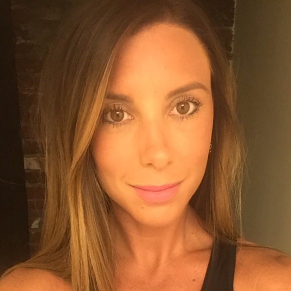 Profile Picture of Raquel Derek (@rderek) on Poshmark