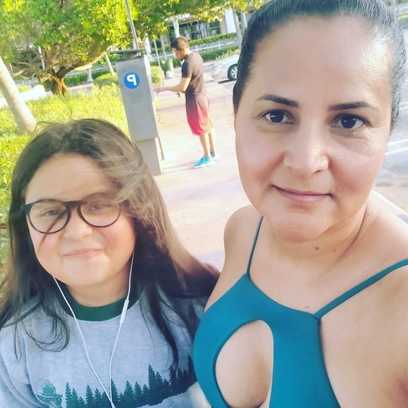 Lesly Flores - Poshmark Profile Picture of Lesly Flores (@lesly832011) on Poshmark