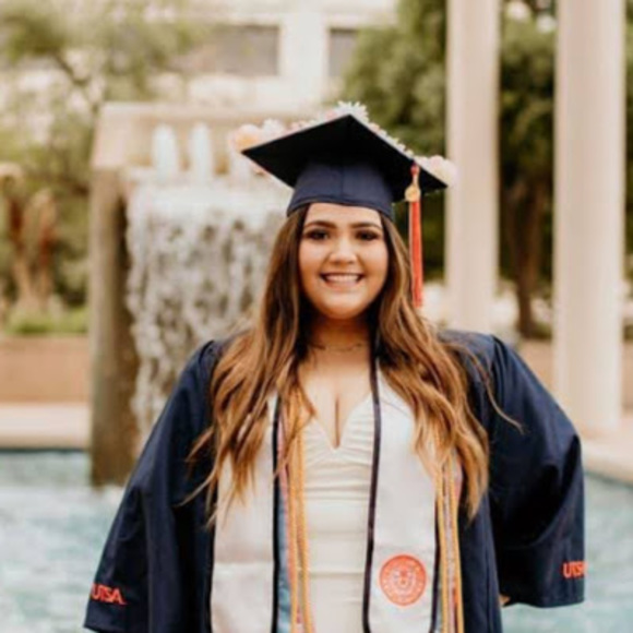 Profile Picture of Clarissa Jimenez (@clarissajime345) on Poshmark