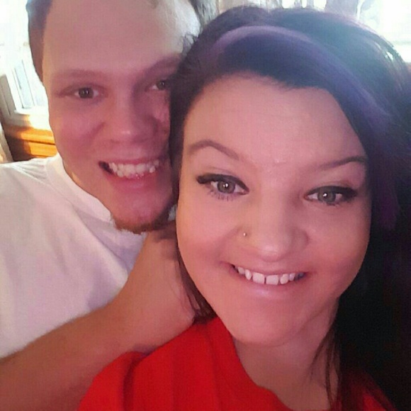 Profile Picture of Shelsie Mesey (@shelsielm) on Poshmark