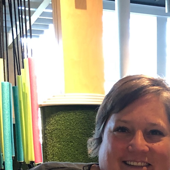 Profile Picture of Jami Wade (@jamiwade8) on Poshmark