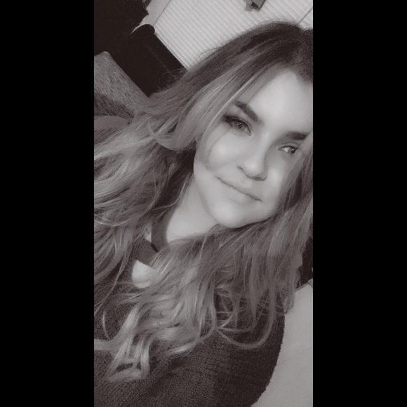 Alexandria Fink - Poshmark Profile Picture of Alexandria Fink (@alexandriafink) on Poshmark