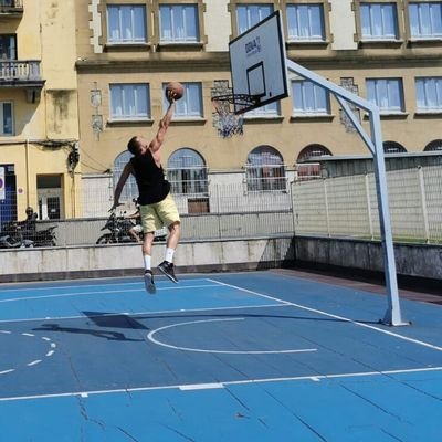 Profile Picture of Jonathan Walker (@JWalker_NBA) on Twitter