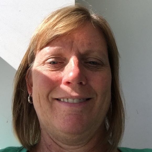 Profile Picture of Jeanne Lundborg (@jeanlun) on Poshmark
