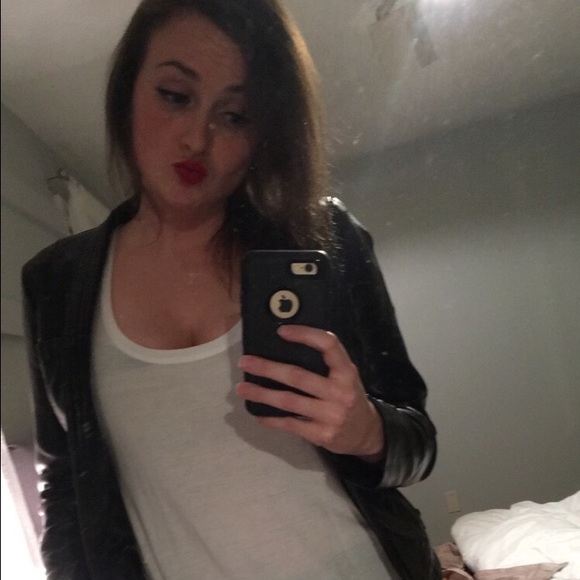 Profile Picture of Alex Bartel (@akbartel) on Poshmark