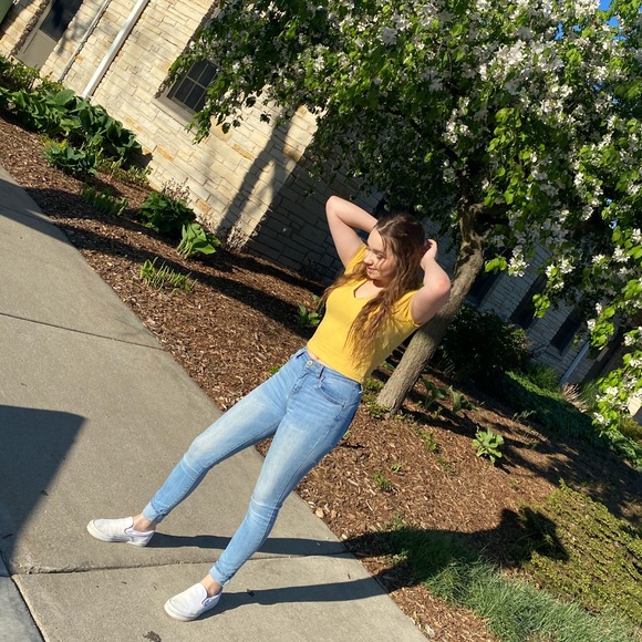 Profile Picture of Nicole Kriescher (@nicolekriescher) on Poshmark