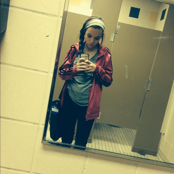 Profile Picture of Kennedy Ballew (@kennedy_ballew) on Poshmark