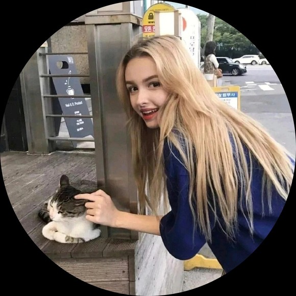 Profile Picture of Hortensia Dachelet (@hdachelet) on Poshmark