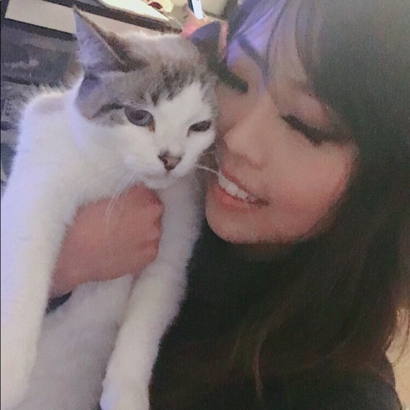 Profile Picture of Sky Lee (@hoella) on Poshmark