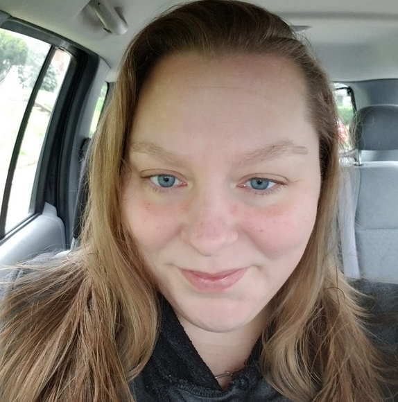 Profile Picture of Gwen Zarko (@gwenzarko) on Poshmark