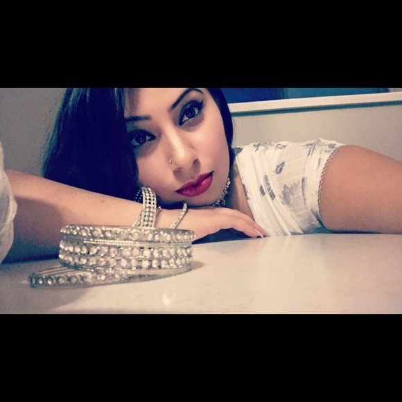 Profile Picture of Navpreet Grewal (@navpreetgrewal) on Poshmark