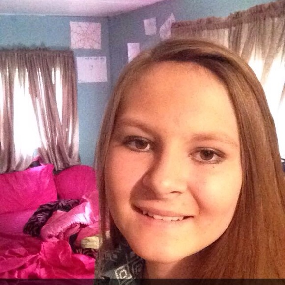 Profile Picture of Taylor Swagel (@taylor_swagel) on Poshmark