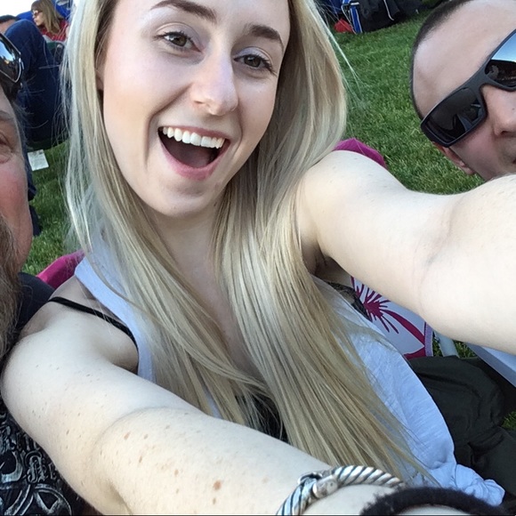 Profile Picture of Katie Akeson (@pshyeah69) on Poshmark