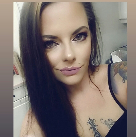 Profile Picture of Amber Tirpak (@ambert15) on Poshmark