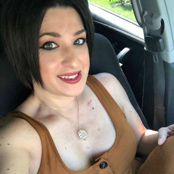 Profile Picture of Chris Esquivel (@chris_esquivel) on Poshmark