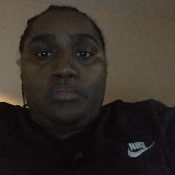 Profile Picture of Jackie Edmonds (@edmondsjackie) on Poshmark