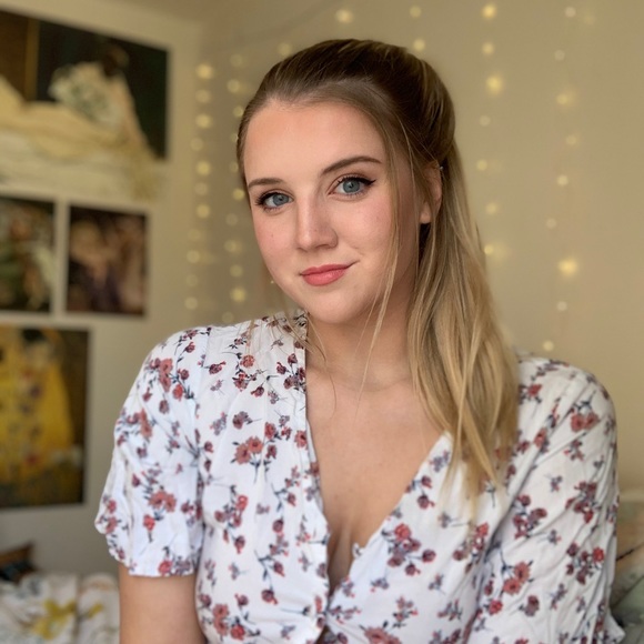 Profile Picture of Stephanie Rozycki (@s_rozycki) on Poshmark