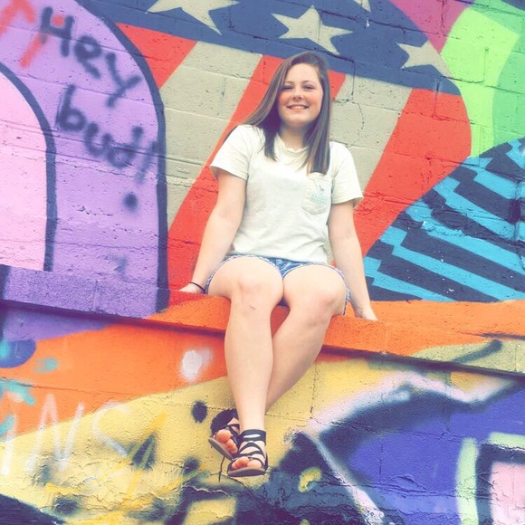 Profile Picture of Lydia Wright (@lydiawright266) on Poshmark