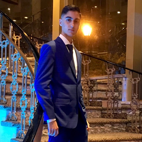 Profile Picture of Jonathan Shimanov (@jonnyboy800) on Poshmark