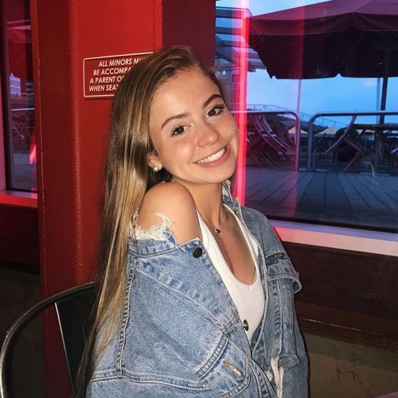 Profile Picture of Michaela Larson (@mlarson8) on Poshmark