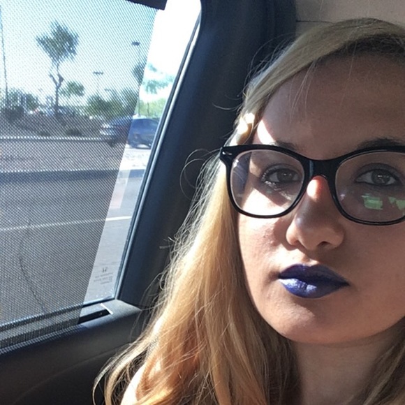 Profile Picture of Savanah Bilauca (@sav_bee) on Poshmark