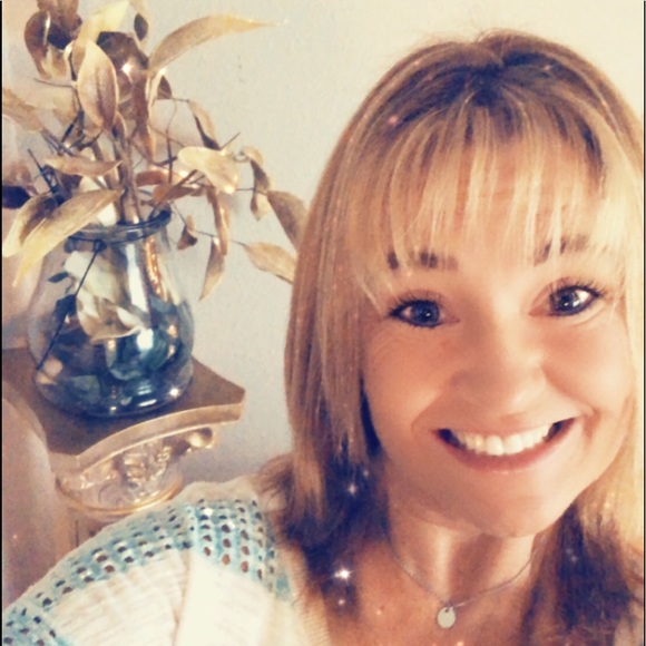 Profile Picture of Christy Schriefer (@christyrenee74) on Poshmark