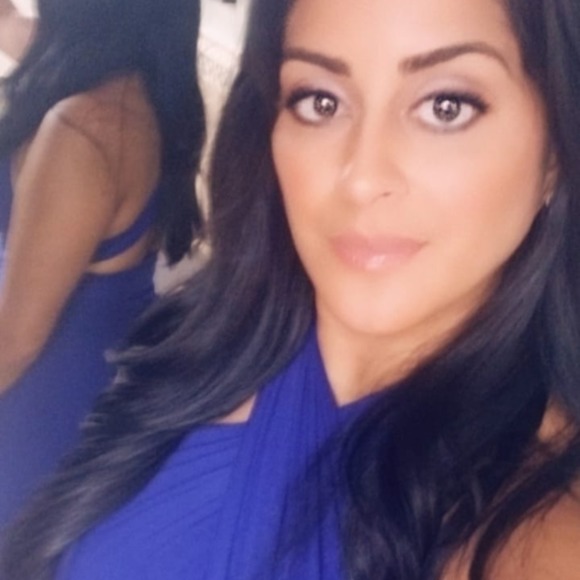 Profile Picture of Arlene Rivera (@lenes_closet) on Poshmark